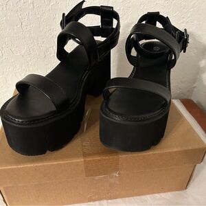 Chic Black Platform Sandals